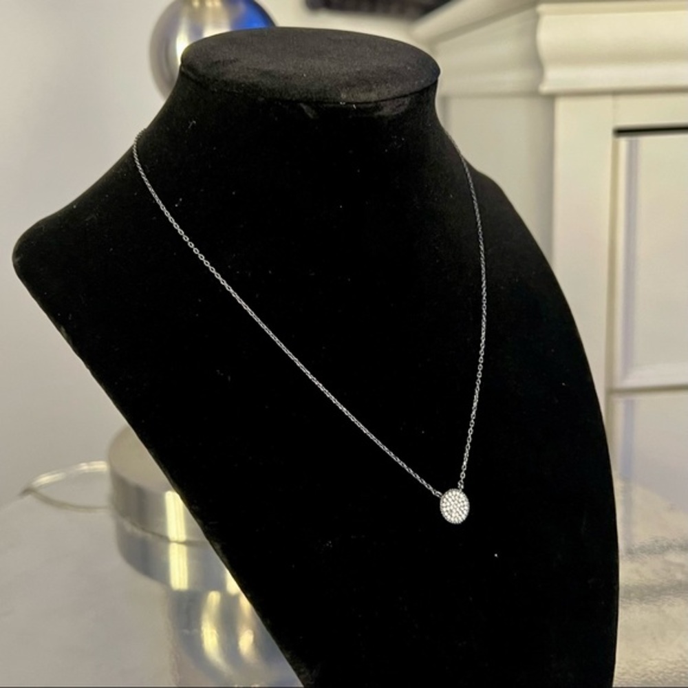 BLACK AND SILVER•CIRCLE DIAMOND•NECKLACE